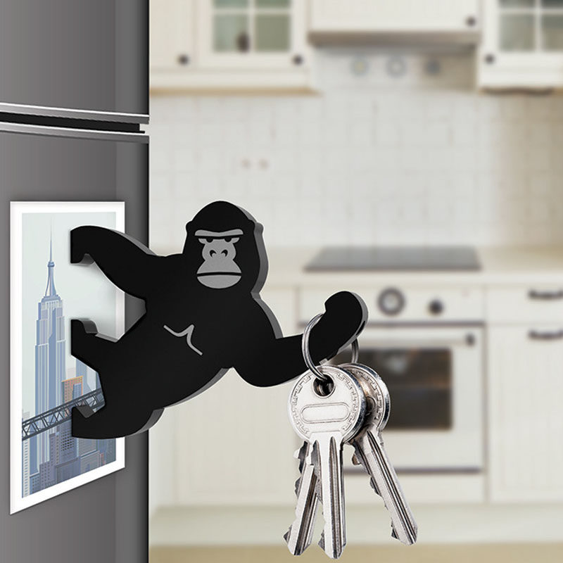 16 держателей ключей, чтобы держать вас в порядке // Прикрепите эту гориллу к своему холодильнику, и у вас всегда будет место для ключей и удобный помощник, чтобы взламывать открытые бутылки.
