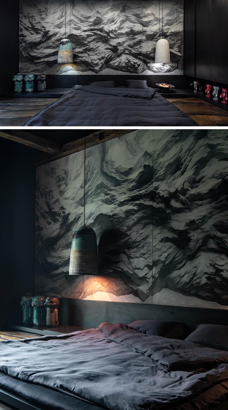 В изголовье кровати в этой современной и впечатляющей спальне находится большая монохромная картина в стиле суми-э (тушь), которая покрывает стену и изображает далекие пейзажи. # Монохромные фотообои # МодернАрт # Дизайн спальни # МодернСпальня # Настенная роспись