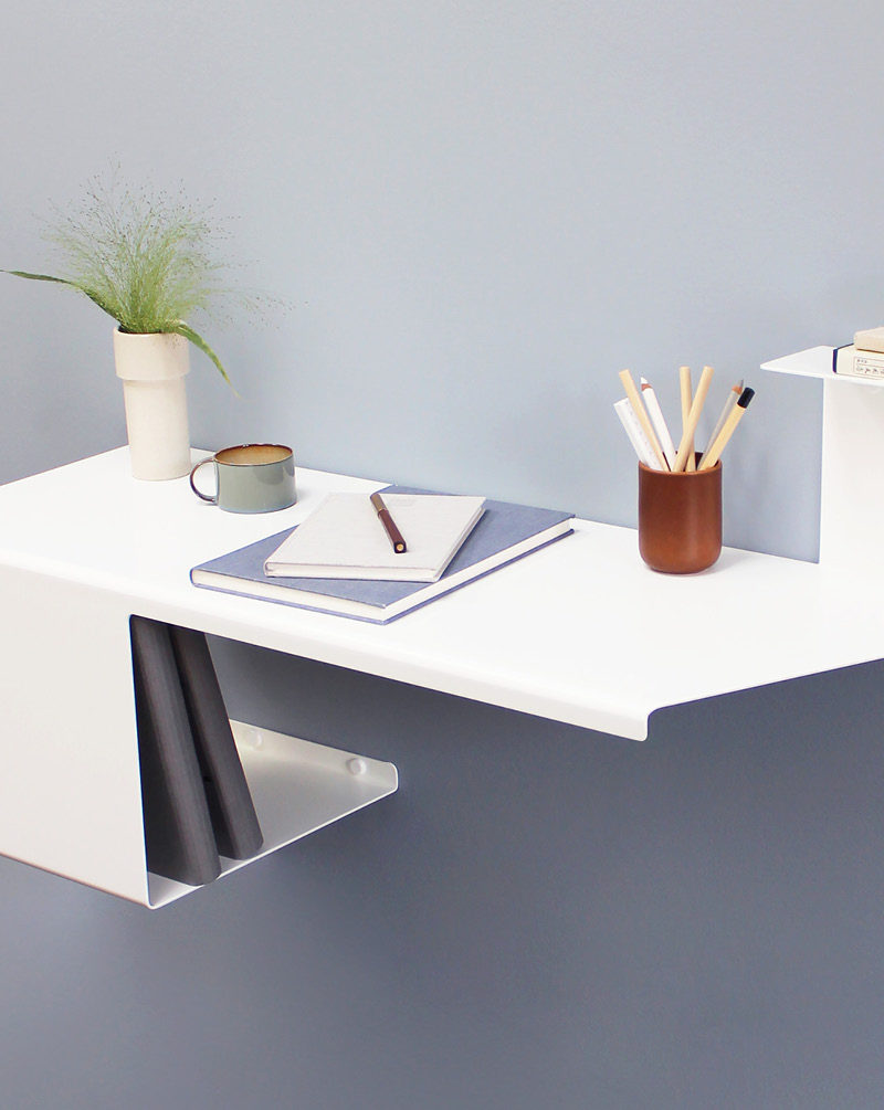 Идеи для домашнего офиса - датский дизайнер Энн Линде создала изящный и современный настенный стол, сложенный из цельного листа стали. #WallDesk #WallMountedDesk #HomeOffice #SmallSpaceIdeas