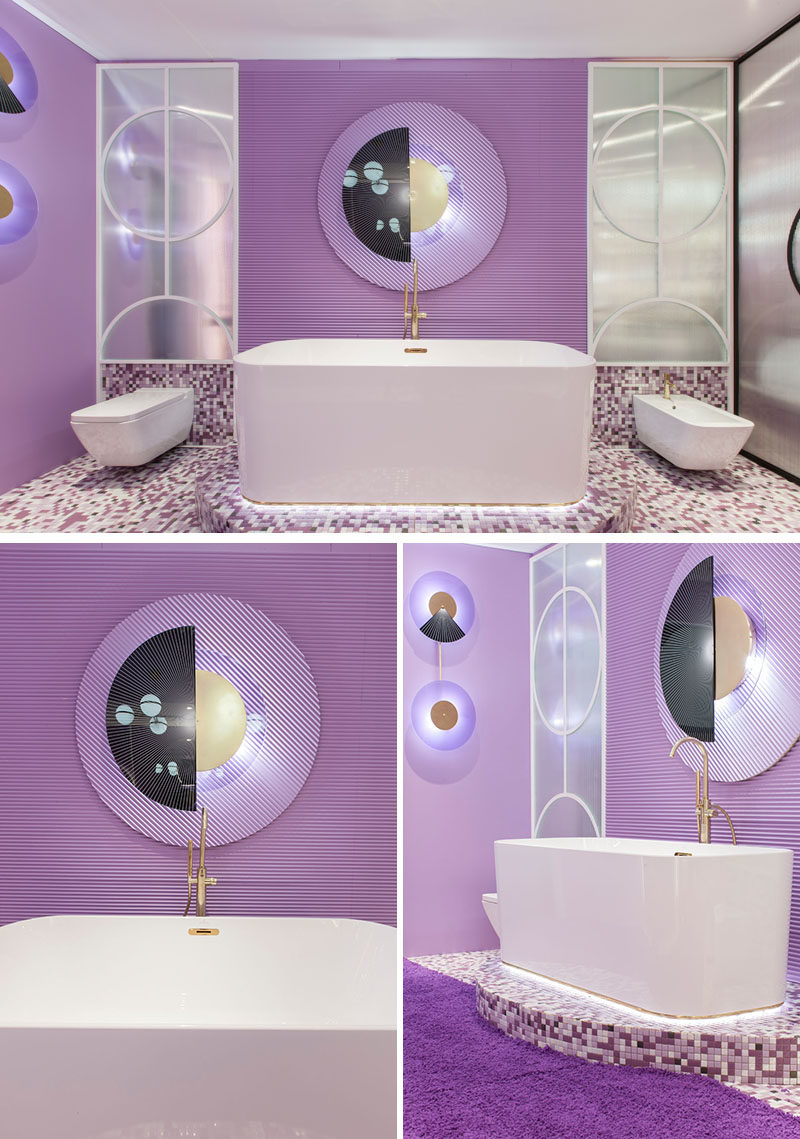 Идеи для ванных комнат - Эта современная фиолетовая ванная комната полностью разработана с использованием предметов из серии Finion от Villeroy & amp; Boch, а краны из латуни - от Oioli. # ПурпурныйВанная # ВаннаяИдеи