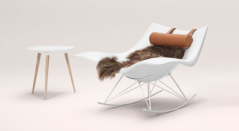 Полипропиленовый корпус кресла-качалки согревает мягкая овчина и удобная подушка для шеи. # МодернКресло # Кресло # СидениеДизайн # МебельныйДизайн