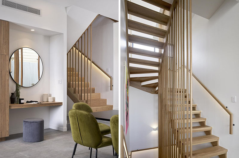 Идеи для лестниц - скрытое освещение, встроенное в поручни этих современных деревянных лестниц, позволяет легко использовать их ночью. # Деревянная лестница # Современная лестница # Дизайн лестницы # Поручень