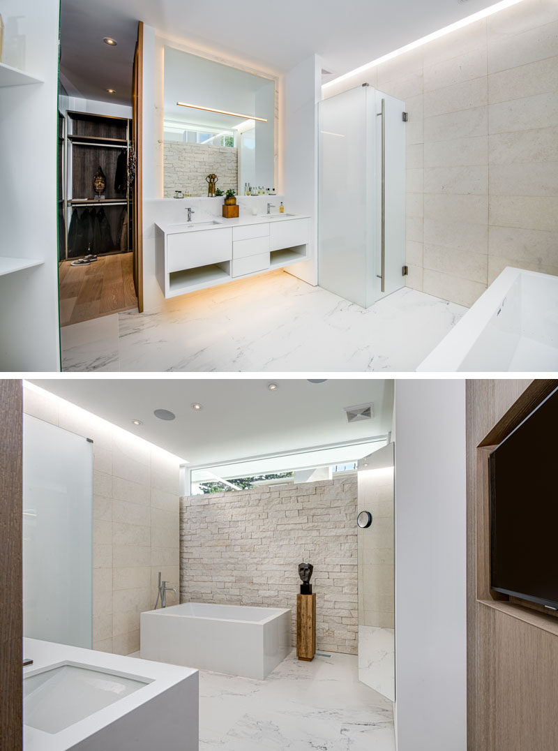 Идеи для ванных комнат - в этой современной главной ванной есть плавающий туалетный столик и зеркало со скрытым освещением. Стены из известняка в двух стилях: выступ и шлифовка - помогают сохранить яркость ванной комнаты. #BathroomIdeas #MasterBathroom # ModernBathroom
