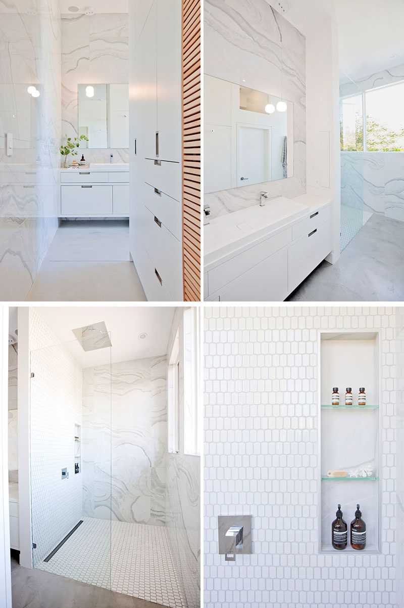 Эта современная ванная комната была сохранена яркой благодаря использованию светлой плитки большого формата и белой мебели. # СовременнаяВанная # БелаяВанная #Дизайн ванной