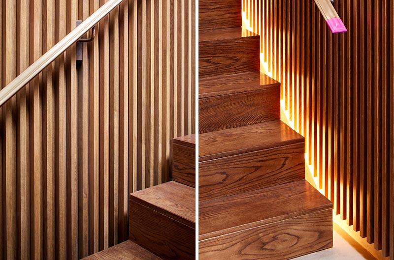 В этом современном доме есть лестница с деревянными решетчатыми стенами, перила с обеих сторон и скрытое освещение. # Дизайн лестницы # Деревянная лестница # Освещение лестницы # Скрытое освещение # Лестничные поручни