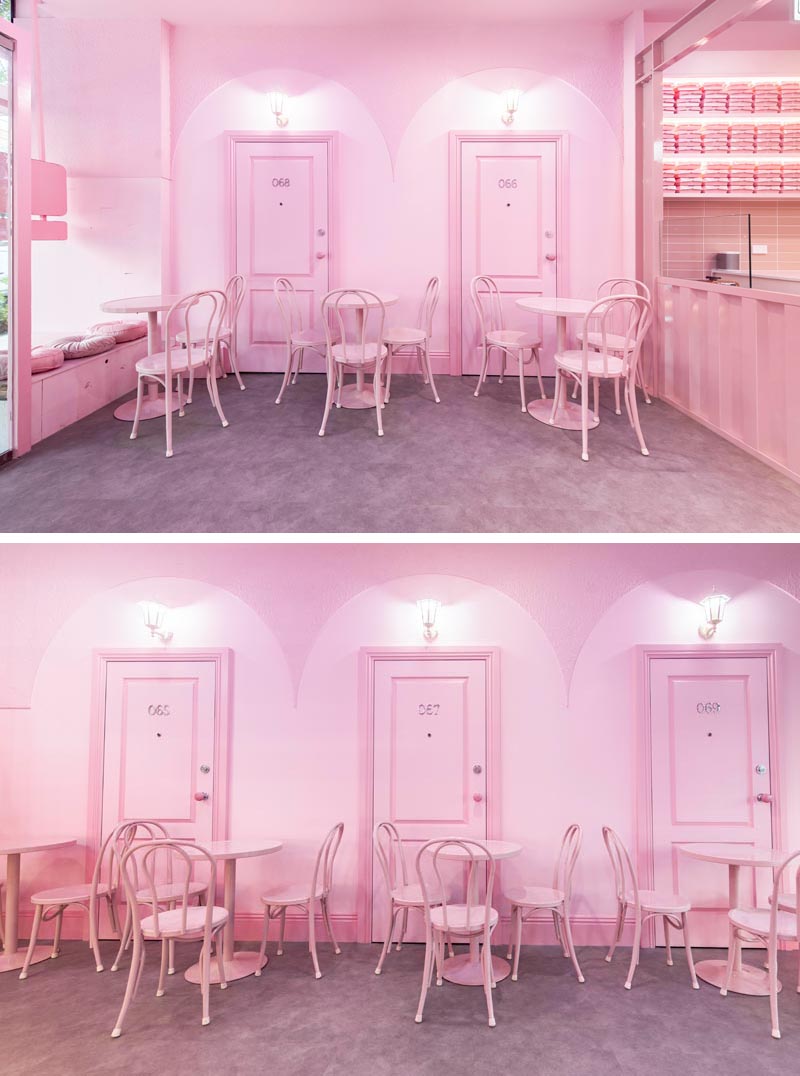 Современный однотонный розовый интерьер пекарни вдохновлен эстетикой калифорнийского мотеля 70-х годов. # РозовыйИнтерьер # МонохромныйИнтерьер # Пекарня # РетейлДизайн # КафеДизайн