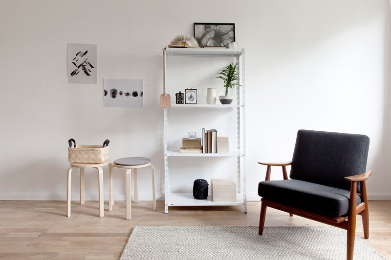 10 ключевых особенностей скандинавского дизайна интерьера // Беспорядок в пространстве. В то время как дома строятся больше, и в них больше места для вещей, идея сохранения пространства без беспорядка и беспорядка остается важным аспектом скандинавского дизайна. #ScandinavianInterior #InteriorDesign #HomeDecor