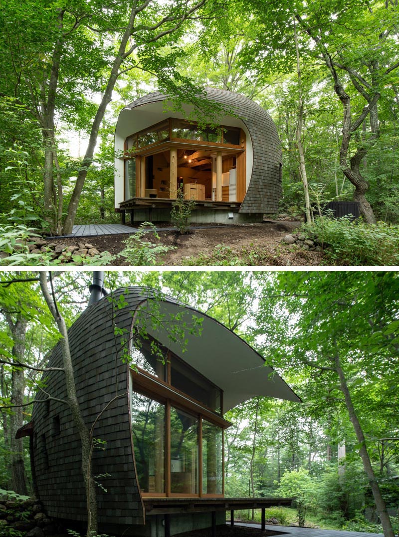 Компания Tono Mirai Architects спроектировала небольшой дом в лесу префектуры Нагано в Японии, который имеет внешний вид ракушечника. #SmallHouse #ModernArchitecture #HouseDesign #Shingles