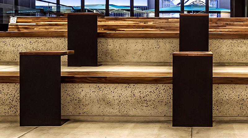 Starbucks открыла новое заведение с сиденьями в стиле стадиона.
