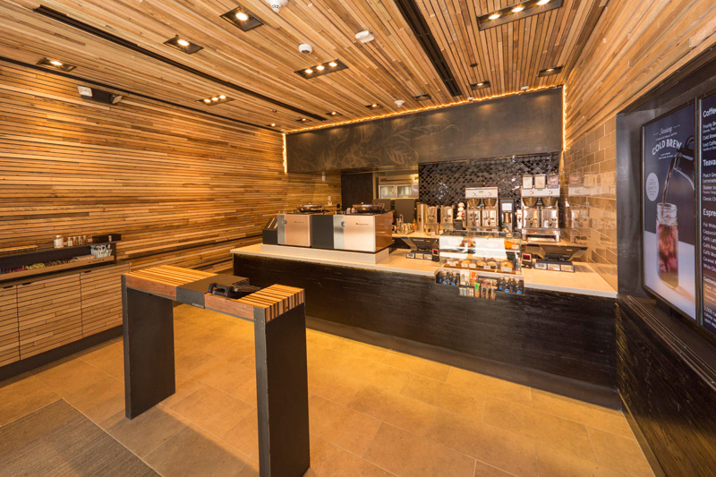 Starbucks открывает свой первый магазин экспресс-формата на Уолл-стрит