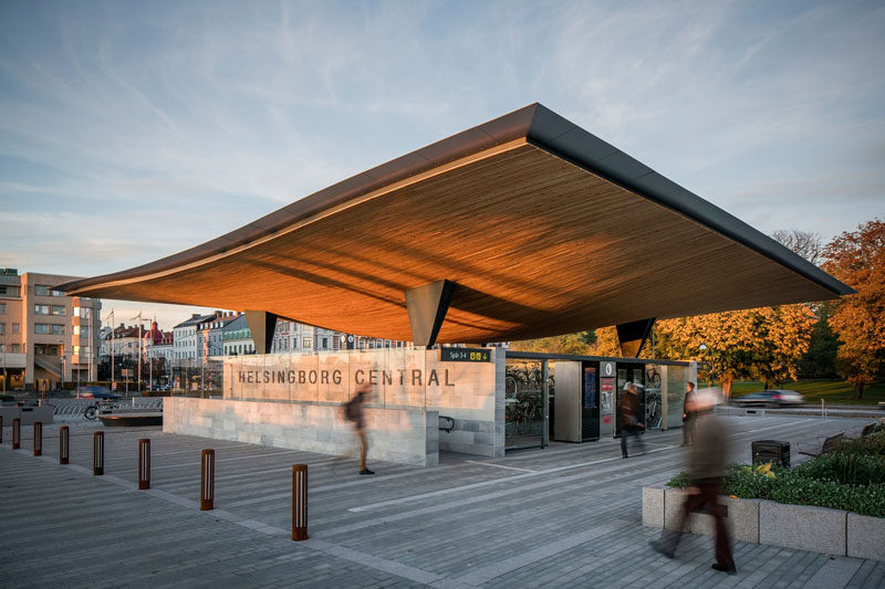Архитектурное бюро Tengbom спроектировало новый вход в центральный вокзал Хингельсборга , железнодорожный вокзал в Швеции. 