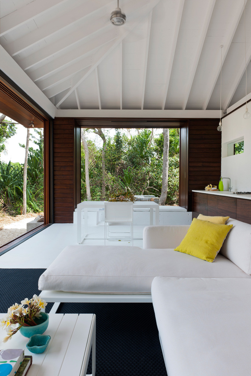Этот небольшой пляжный домик спроектирован для настоящей жизни в помещении и на открытом воздухе 