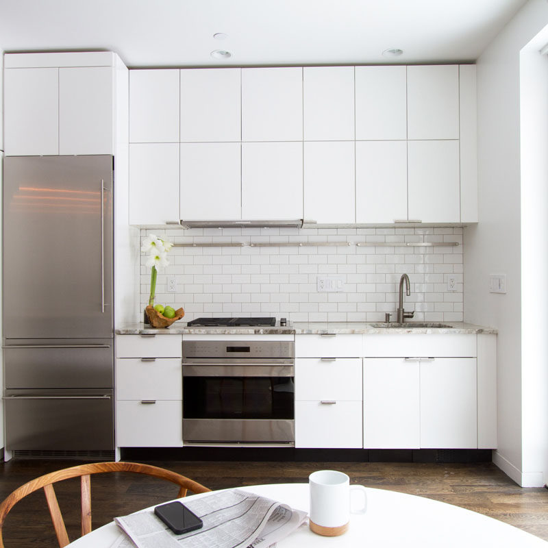 Идеи дизайна кухни - 9 идей фартука для белой кухни // Добавление текстуры с помощью белой плитки метро. кухня вашей мечты.
