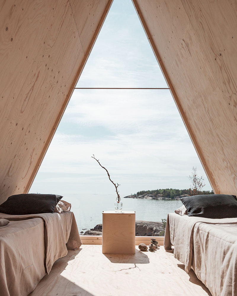  Робин Фальк спроектировал современную деревянную и зеркальную хижину, которая находится на финском архипелаге, на острове Валлисаари. # Кабина # Модерн # Дизайн # Архитектура 