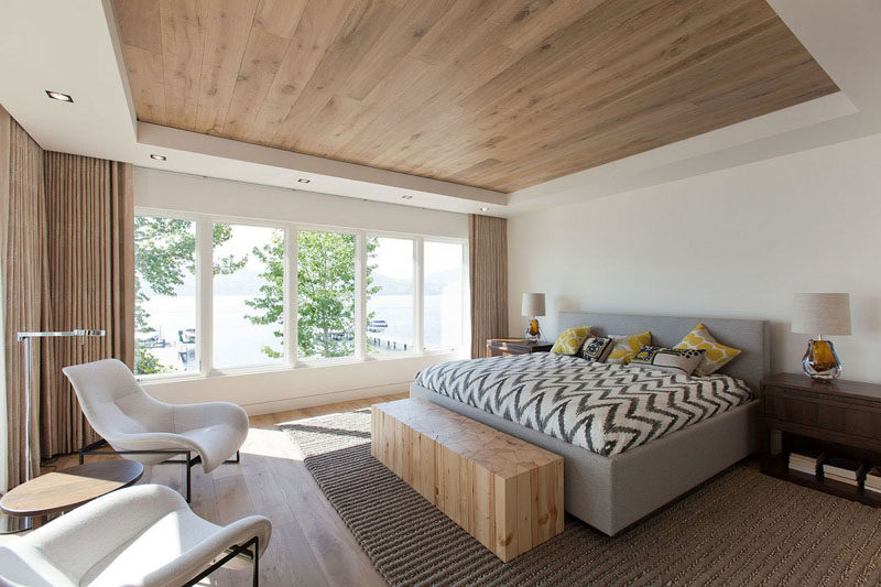 Идея дизайна спальни - 7 способов создать теплую и уютную спальню // Создайте деревянный потолок или используйте деревянную мебель, чтобы добавить тепла в спальню.