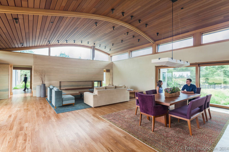 20 деревянных потолков, которые создают ощущение тепла интерьеру